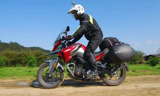 2万左右能跑西藏的摩旅摩托车推荐，摩旅摩托车推荐2万左右能跑西藏