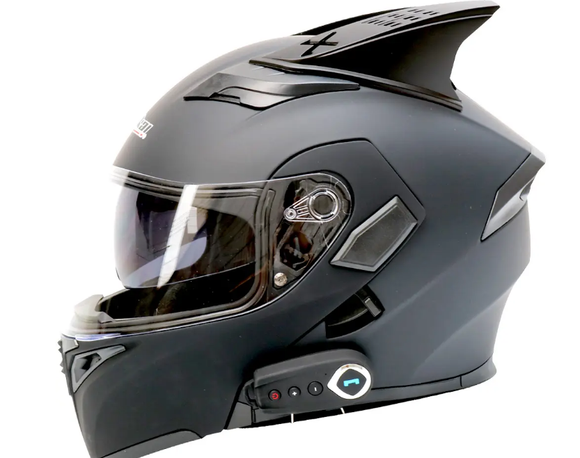 工地安全帽可以代替摩托车头盔吗：不太可能（成本和实用性上会有冲突）