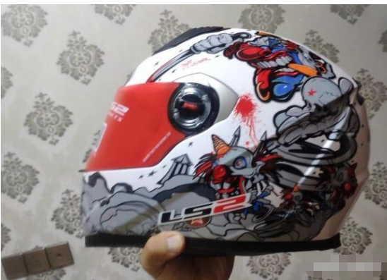 摩托车头盔怎么选？SHOEI、ARAI、OGK头盔怎么样？摩托车头盔选购指南