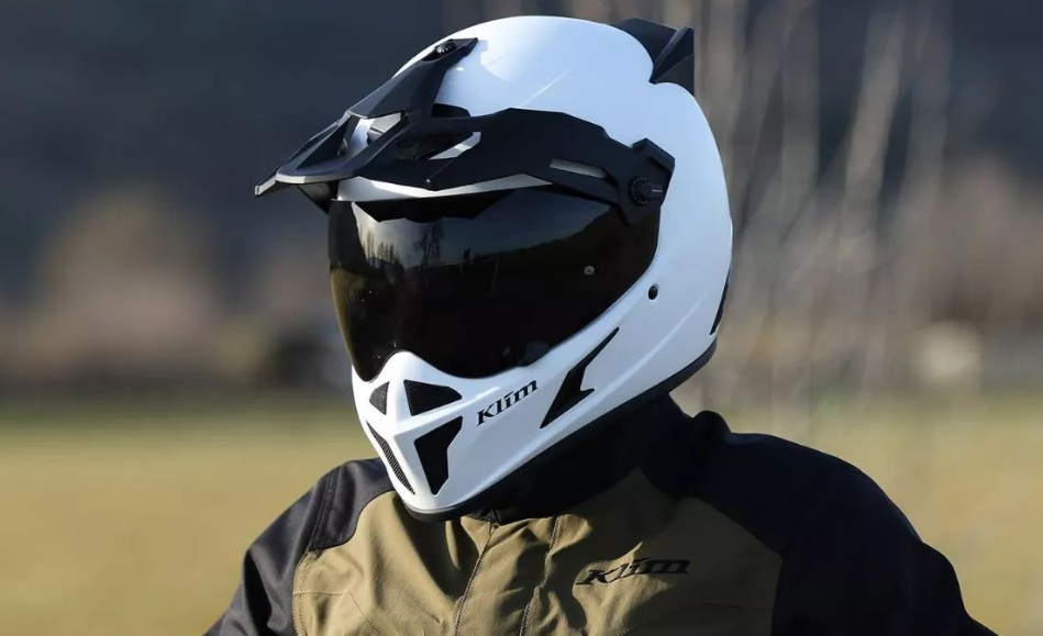 为什么摩托车拉力头盔和普通全盔不一样？