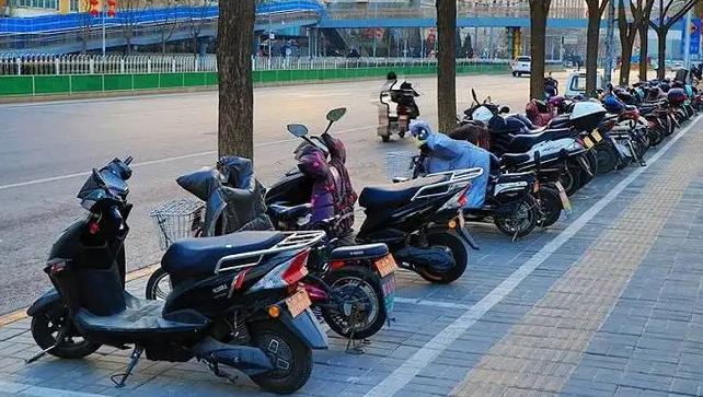 外地摩托车在广东肇庆能骑吗，广东肇庆允许外地摩托车骑行吗