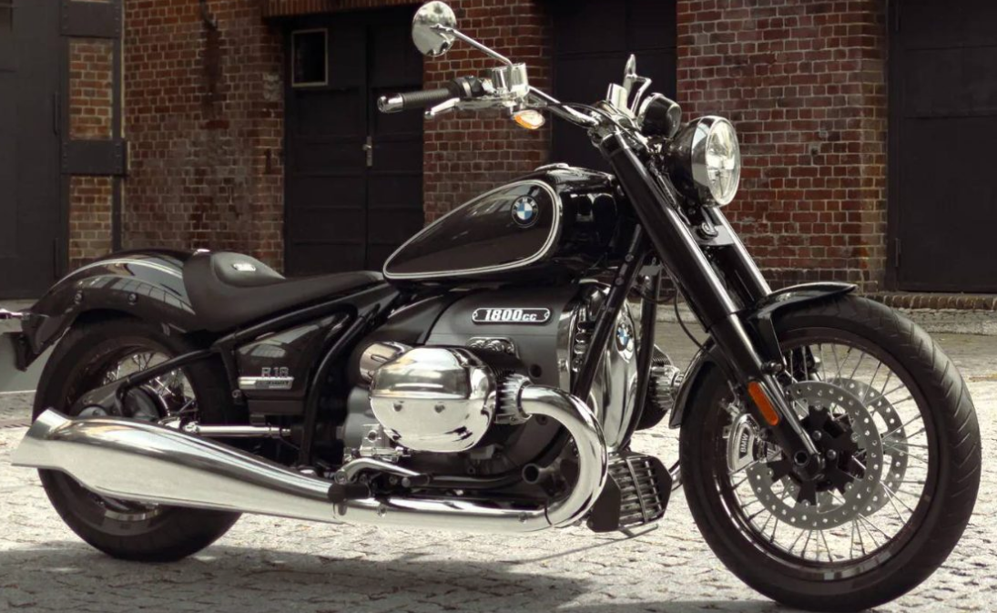 《宝马R18拳击手摩托车价格图片》厂商建议零售价198800元