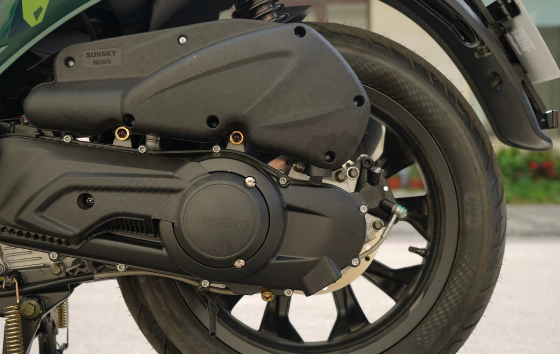《两万左右的踏板摩托车》大轮踏板金城提拉米苏200，经典外观配置升级