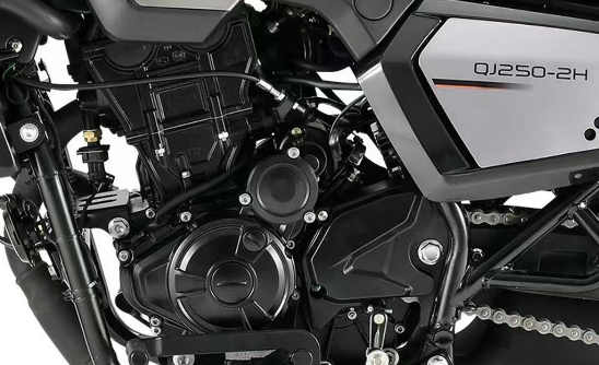 《两万以内太子巡航摩托车》钱江QJIANG荣耀250，搭载单缸水冷250cc排量引擎