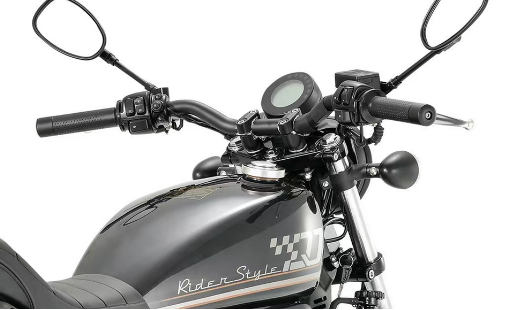 《两万以内太子巡航摩托车》钱江QJIANG荣耀250，搭载单缸水冷250cc排量引擎