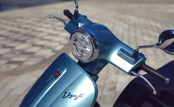 《一两万的摩托车推荐》大阳混动复古踏板VRF150，配备TCS，14980元起