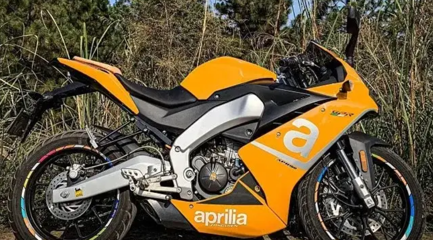 《5万以内的摩托车跑车》阿普利亚GPR150/春风250SR