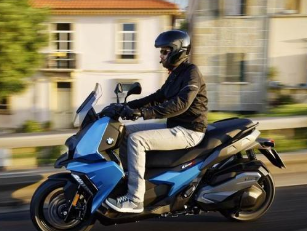 七万六的宝马c400x踏板摩托车质量如何：安全可靠 性价比高