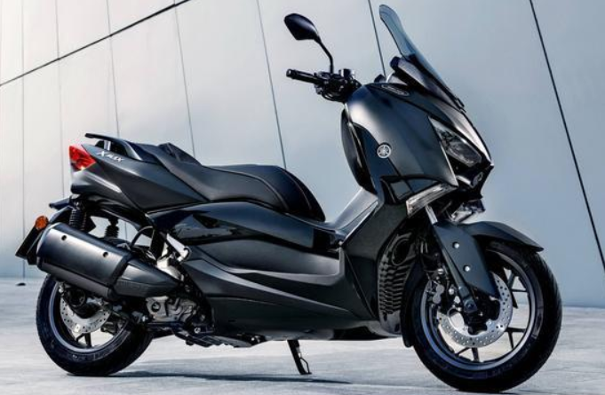 《十万内踏板摩托车推荐》雅马哈XMAX300最适合