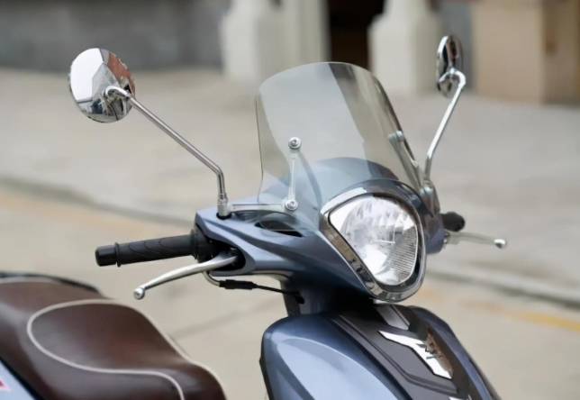 《8000内高性价比摩托车》售7680元，宗申125小踏板，排气管都是不锈钢，精致显得档次更高