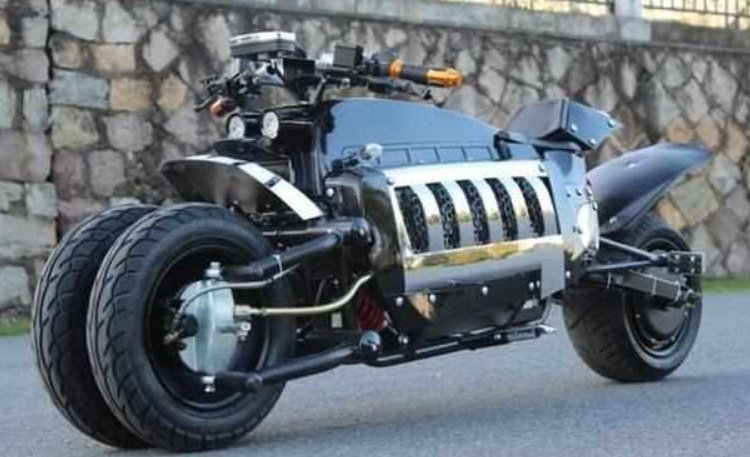 道奇战斧大排量摩托车，时速最高可达600公里每小时，配10缸引擎