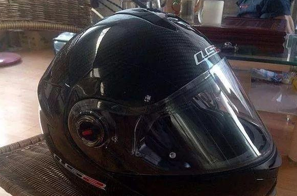 摩托车头盔图片：性价比极高的4个摩托车头盔，质量可靠售价便宜