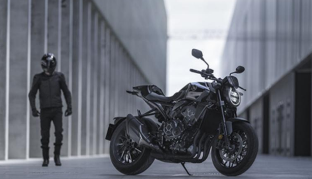 本田大黄蜂CB1000R摩托车，进口版本售价达到了20.88万元