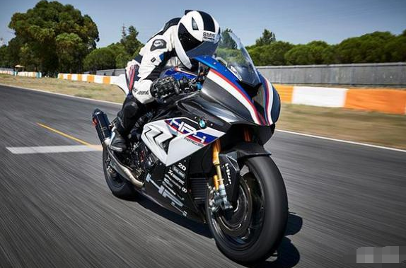 宝马最高性能的摩托车产品：BMW HP4 RACE（售价高达120W）