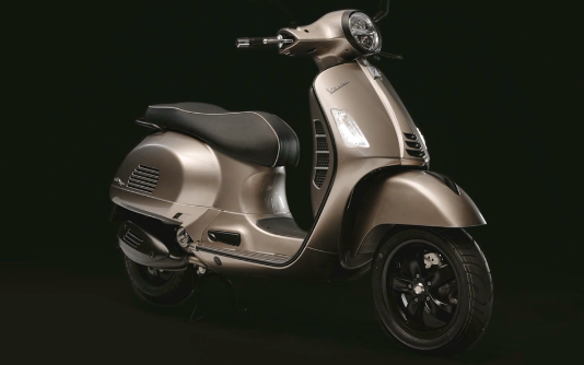 5万左右高颜值的摩托车：鎏金古铜豪华质感，Vespa GTS300特别版，售价53800元