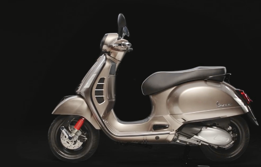 5万左右高颜值的摩托车：鎏金古铜豪华质感，Vespa GTS300特别版，售价53800元
